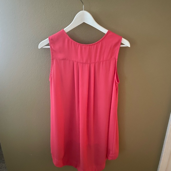 Pretty in pink! So flattering long loose and flowing sleeveless tunic top - Picture 2 of 3